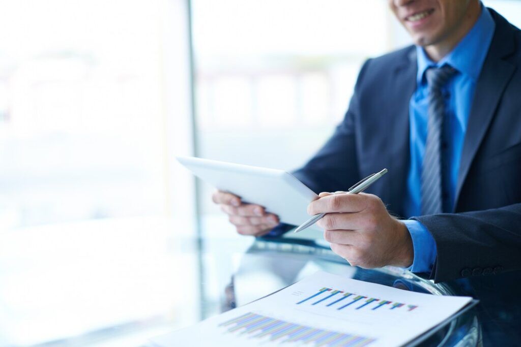 businessman-looking-tablet_1098-279